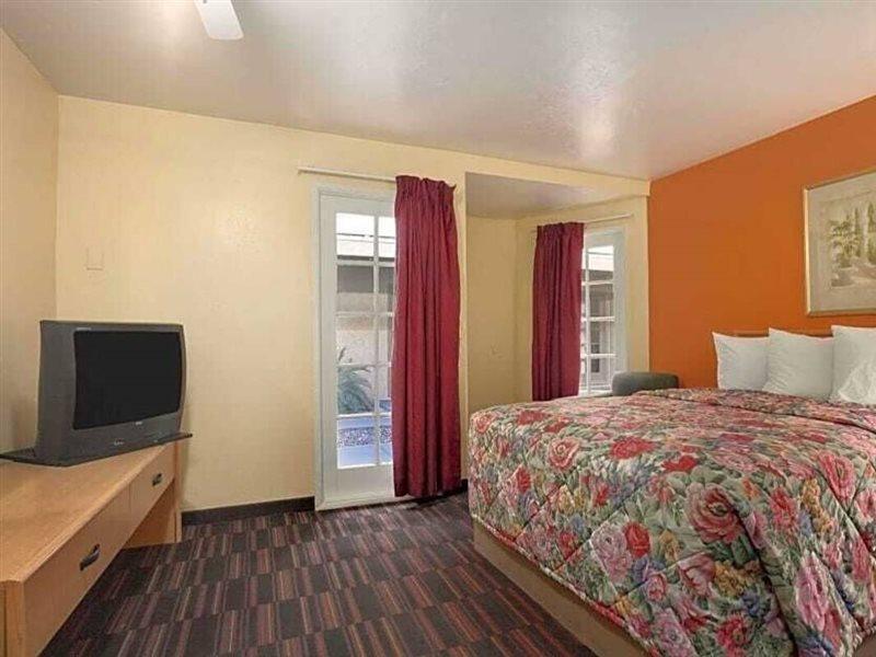 Knights Inn Tucson D.M.A.F Area Exterior photo